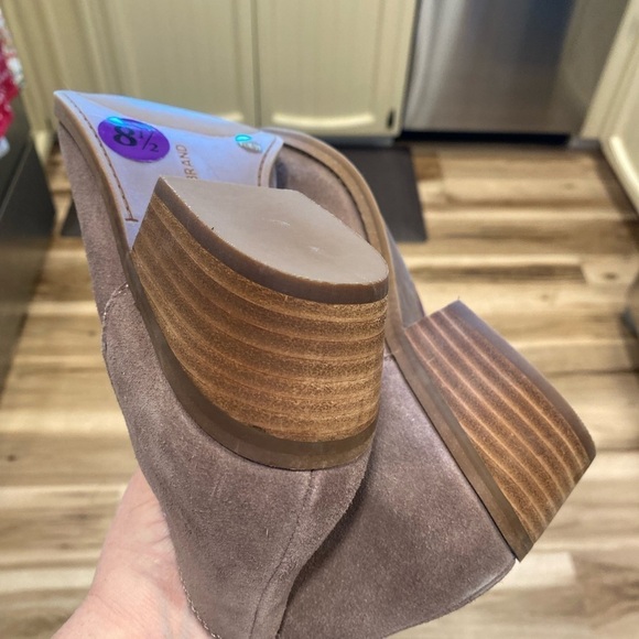 Lucky Brand Fahmida suede ankle booties size 8.5 NWOT - Picture 2 of 10